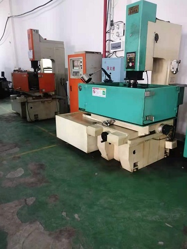 模具加工設(shè)備